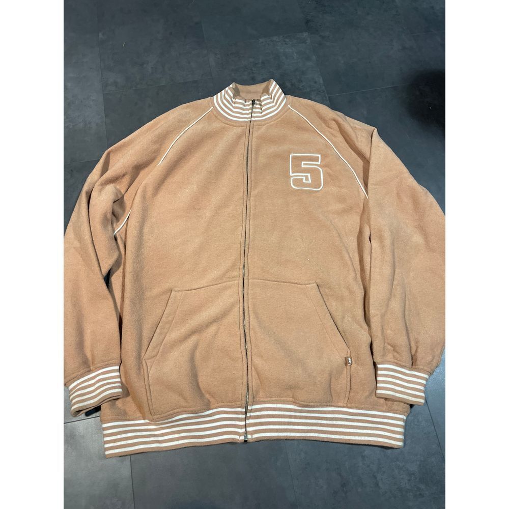 Vintage-Style Beige Zip-Up Jacket with‎ Striped Trim and Logo Embroidery B-387